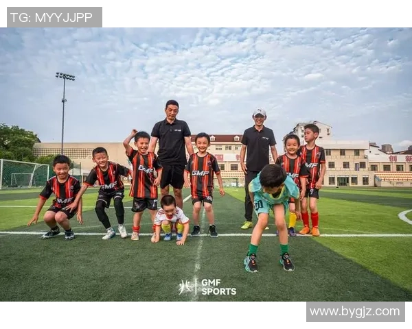 幼儿园足球区的快乐成长空间让孩子们在运动中培养团队精神与协调能力